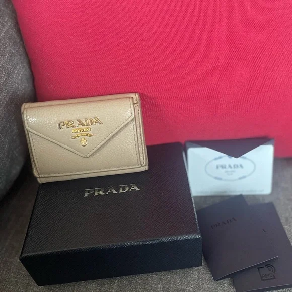 Prada vitello grain wallet cheap